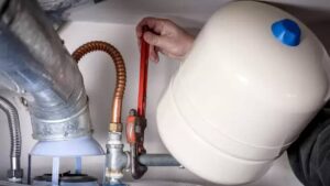 will a gas water heater work without electricity-1